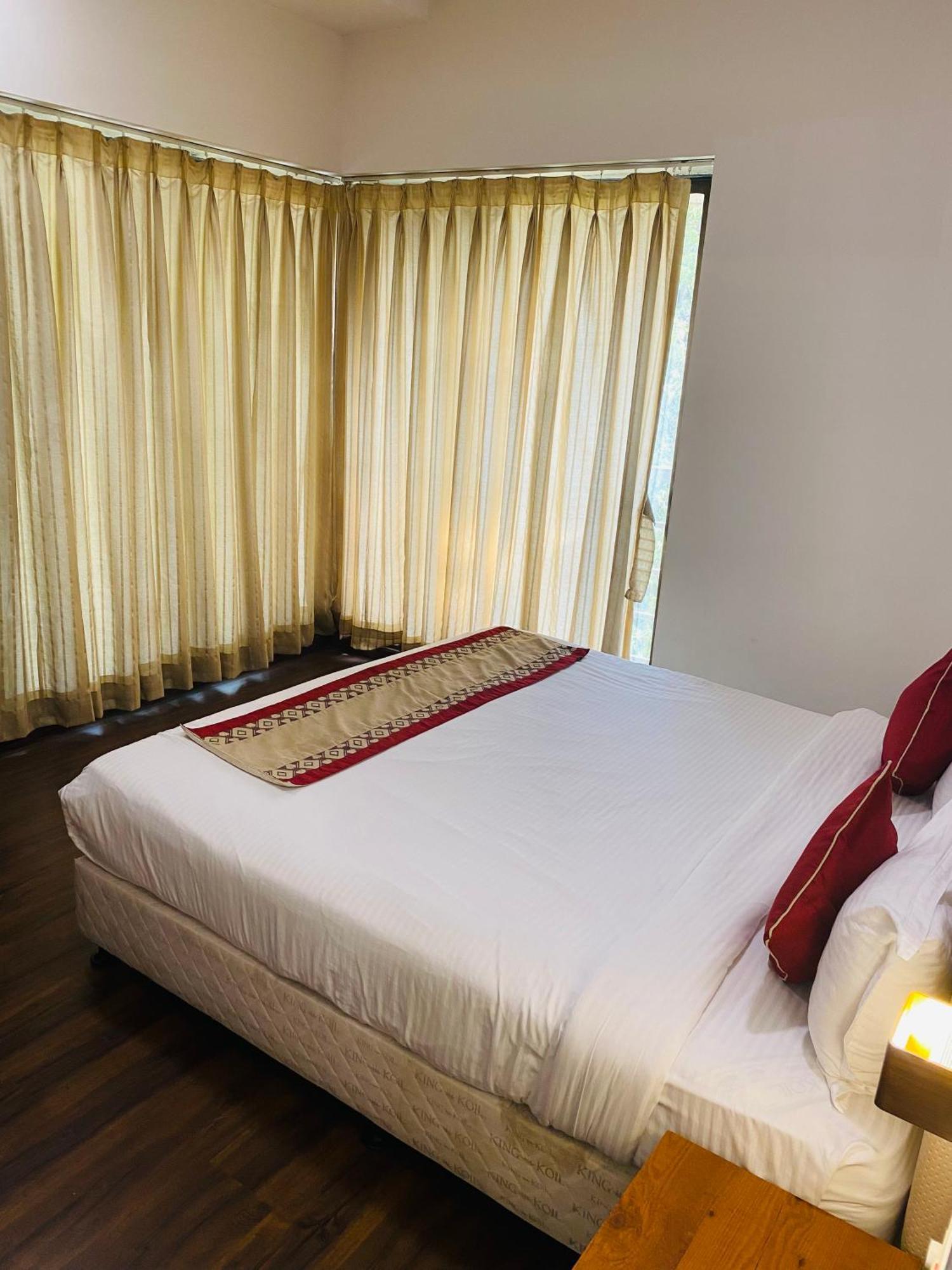 Mumbai House Luxury Apartments Santacruz East, Bombay Exterior foto